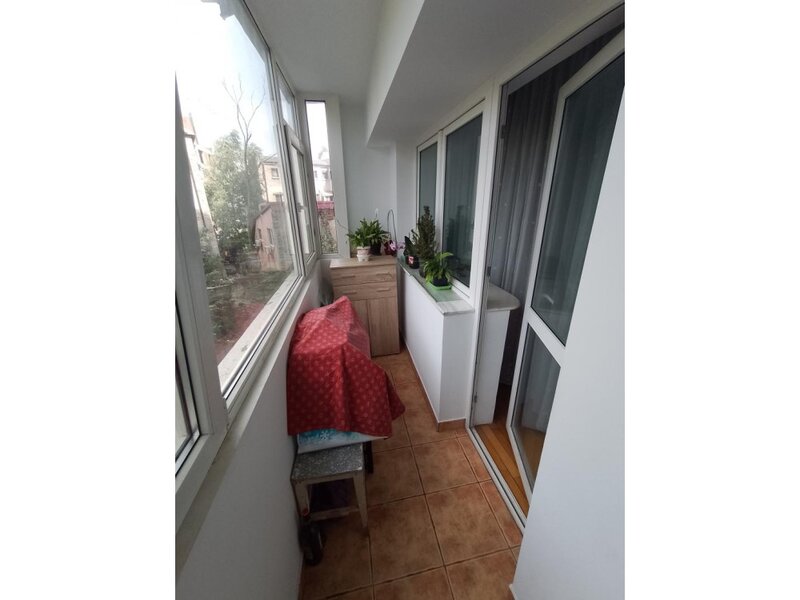 Unirii, apartament 3 camere, an 2000, etaj 1 din 7,