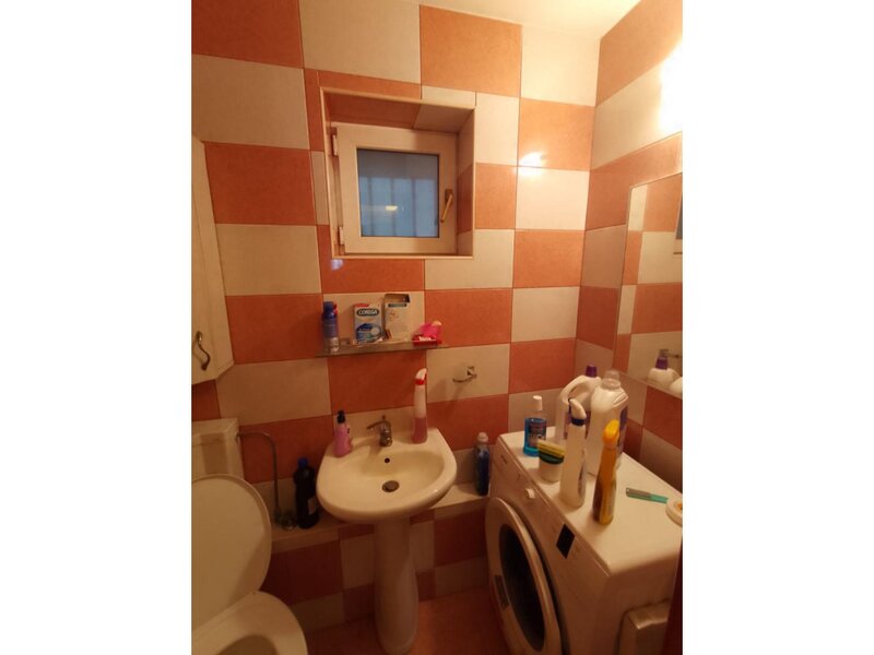 Unirii, apartament 3 camere, an 2000, etaj 1 din 7,