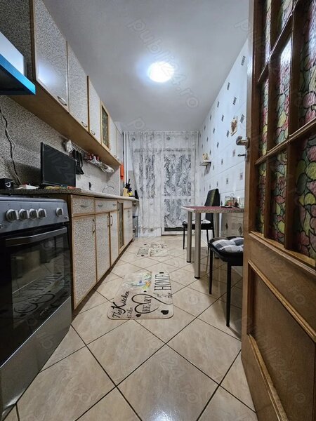 Unirii, apartament 3 camere, an 2000, etaj 1 din 7,