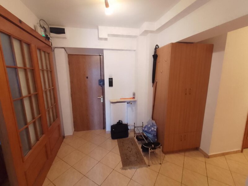 Unirii, apartament 3 camere, an 2000, etaj 1 din 7,