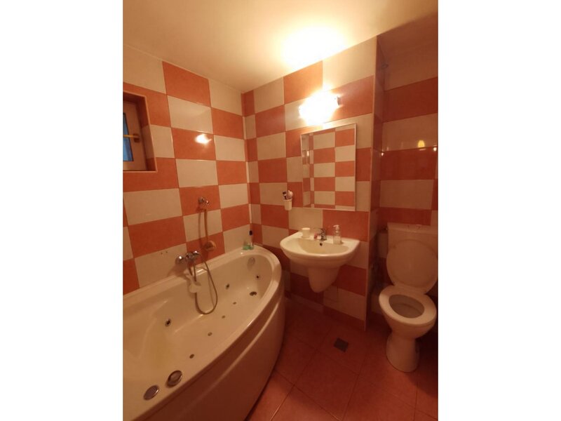 Unirii, apartament 3 camere, an 2000, etaj 1 din 7,