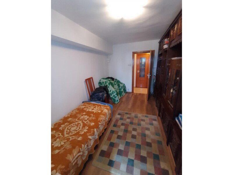Unirii, apartament 3 camere, an 2000, etaj 1 din 7,